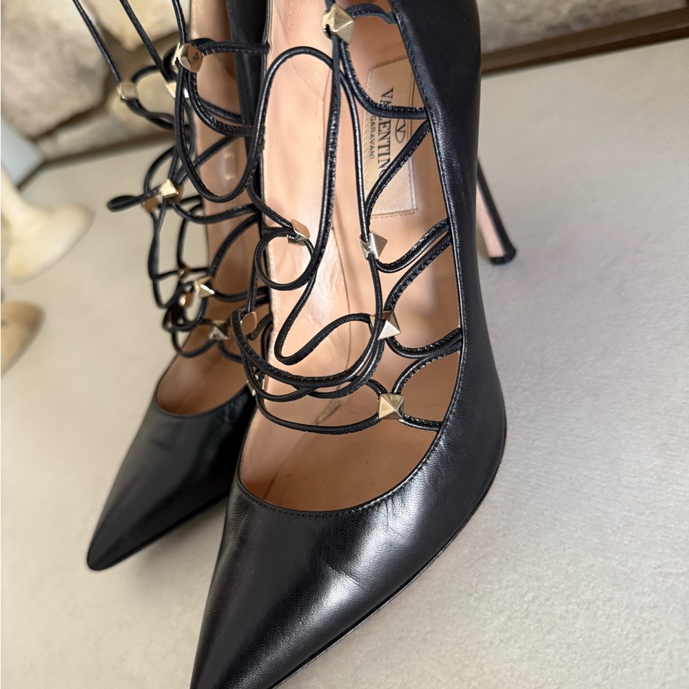 Valentino Black Leather Pointed-Toe Stiletto Pumps - Picture 3 of 9